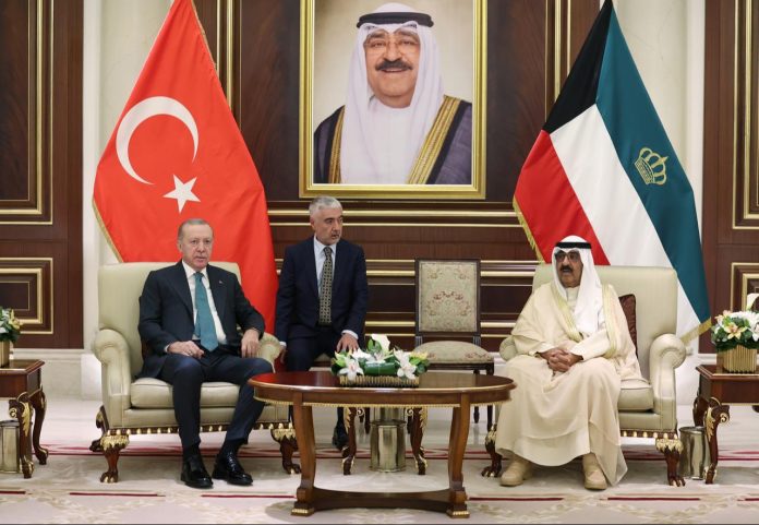 Cumhurbaşkanı Erdoğan'ın Körfez Turu Kuveyt, Katar ve Umman'da 24 Anlaşma