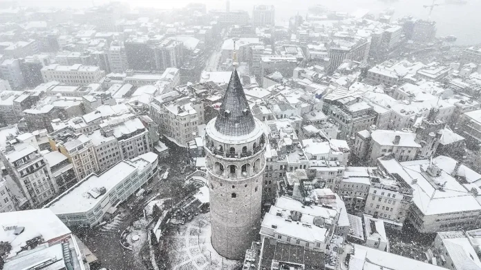 İstanbul İçin Tarihi Uyarı 10 Yıl Sonra Yılbaşında Kar Bekleniyor