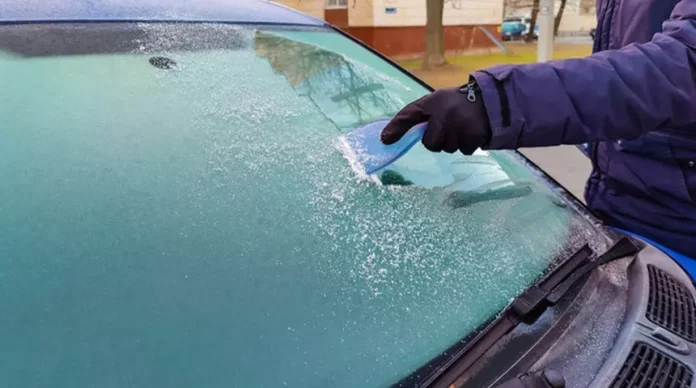 Türkiye'de Buzlanan Araç Camları Zararsız Şekilde Nasıl Erir