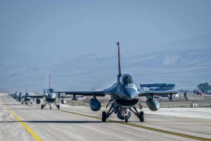 Balıkesir'de Acı Haber F-16 Savaş Uçağı Düştü