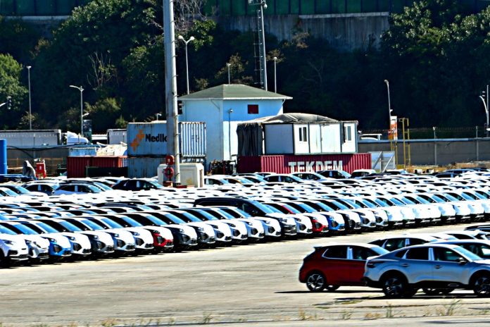 İran Savaşı Etkisi Türkiye'de Otomobil Satışlarında %15 Düşüş Bekleniyor