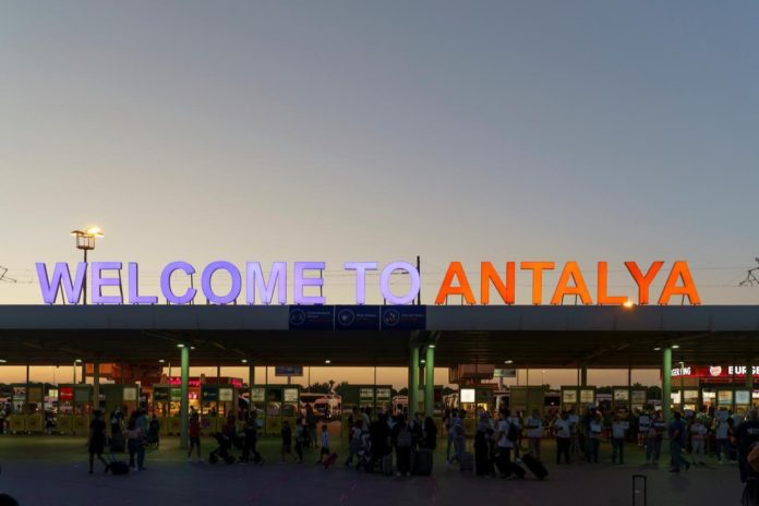 Çakışan Tatil Dönemleri Antalya Turizminde Beklentileri Yükseltti