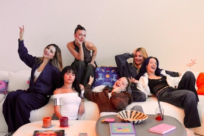 Türk Pop Grubu Manifest'ten Tarihi Başarı Dünya Listelerinde Zirvede!