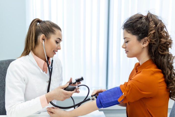 Hipertansiyon Artık 30'lu Yaşlardaki Genç Yetişkinleri de Vuruyor