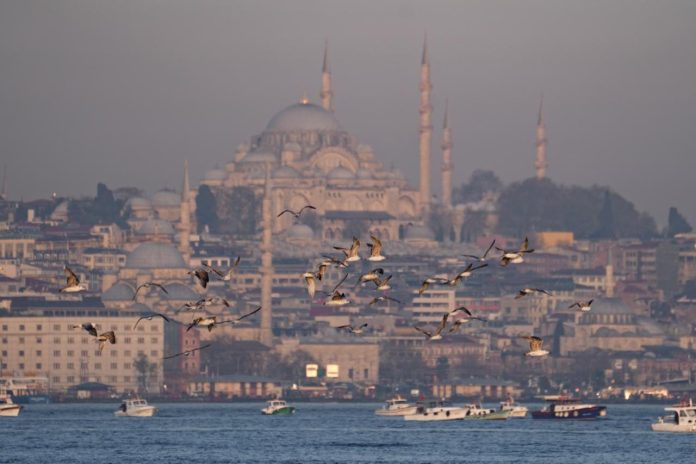 İstanbul'da Hafta Sonu Havası Isınıyor 9 Mayıs'ta Lokal Yağış Beklentisi