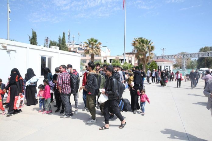 Türkiye, 12 Yıllık Aranın Ardından Suriye Sınır Kapısını Sivillere Açıyor